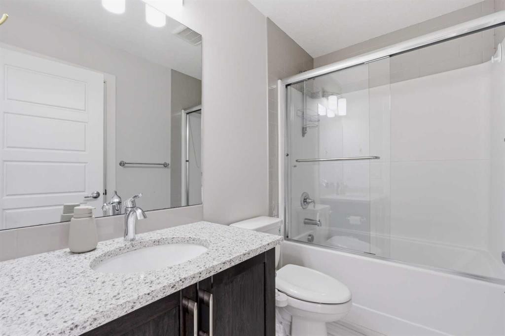 32 Red Embers Square Ne, Calgary, AB - Indoor Photo Showing Bathroom
