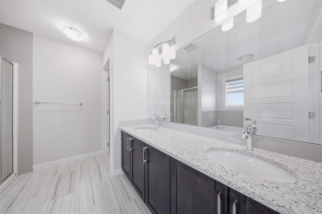 32 Red Embers Square Ne, Calgary, AB - Indoor Photo Showing Bathroom