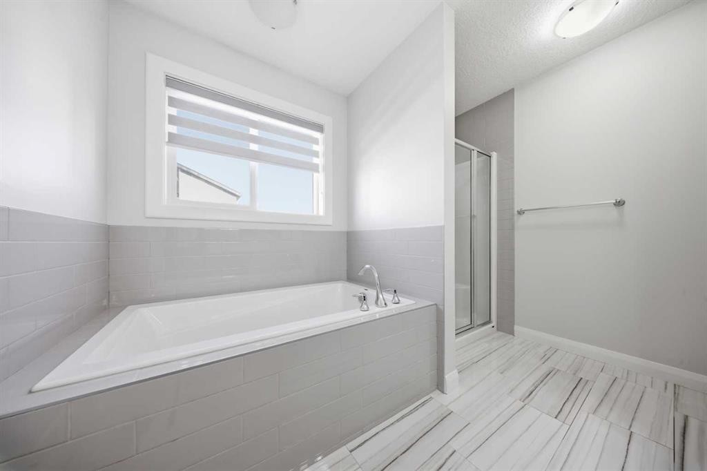32 Red Embers Square Ne, Calgary, AB - Indoor Photo Showing Bathroom