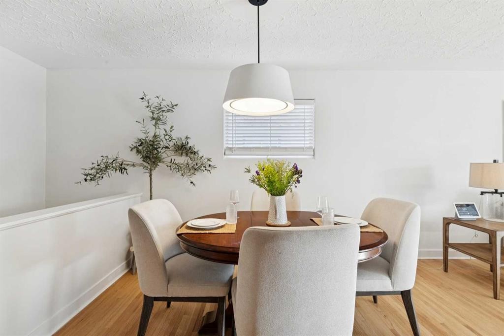 407 Arlington Drive Se, Calgary, AB - Indoor Photo Showing Dining Room
