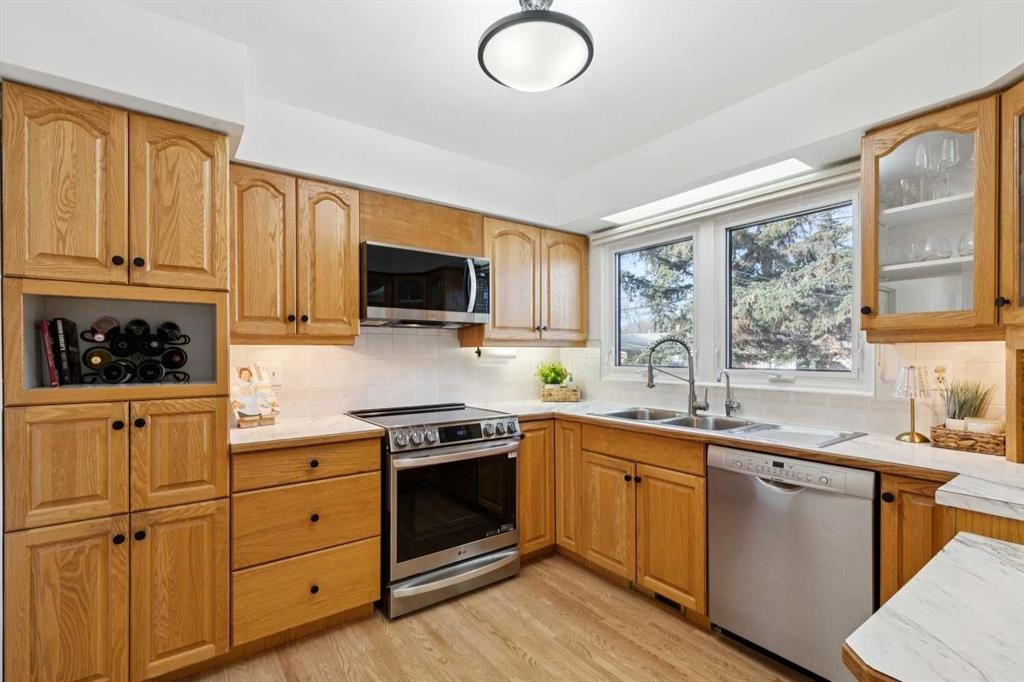 407 Arlington Drive Se, Calgary, AB - Indoor Photo Showing Kitchen With Stainless Steel Kitchen With Double Sink