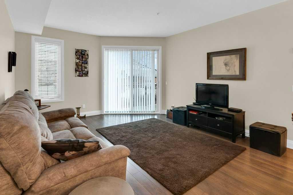 2104-15 Sunset Square, Cochrane, AB - Indoor Photo Showing Living Room