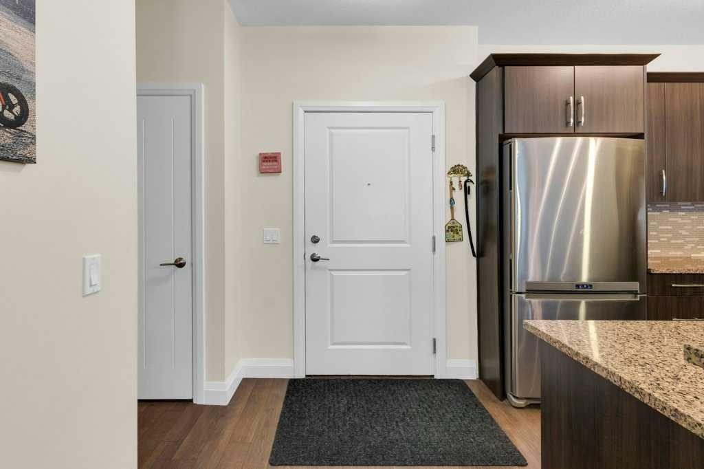 2104-15 Sunset Square, Cochrane, AB - Indoor Photo Showing Kitchen