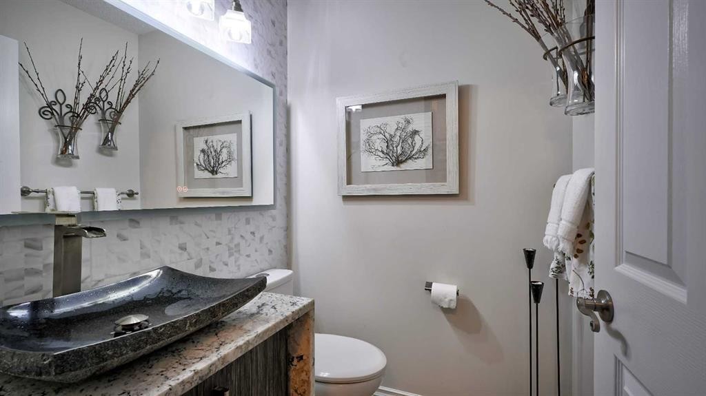 125 Riverview Place Se, Calgary, AB - Indoor Photo Showing Bathroom