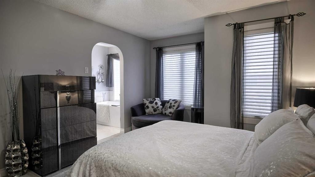 125 Riverview Place Se, Calgary, AB - Indoor Photo Showing Bedroom