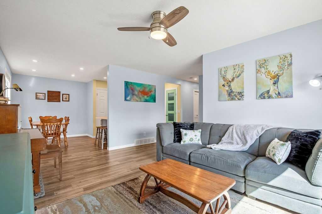 264 Midridge Crescent Se, Calgary, AB - Indoor Photo Showing Living Room