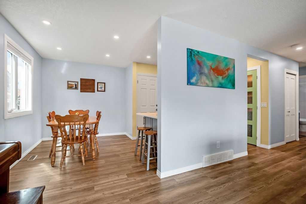264 Midridge Crescent Se, Calgary, AB - Indoor
