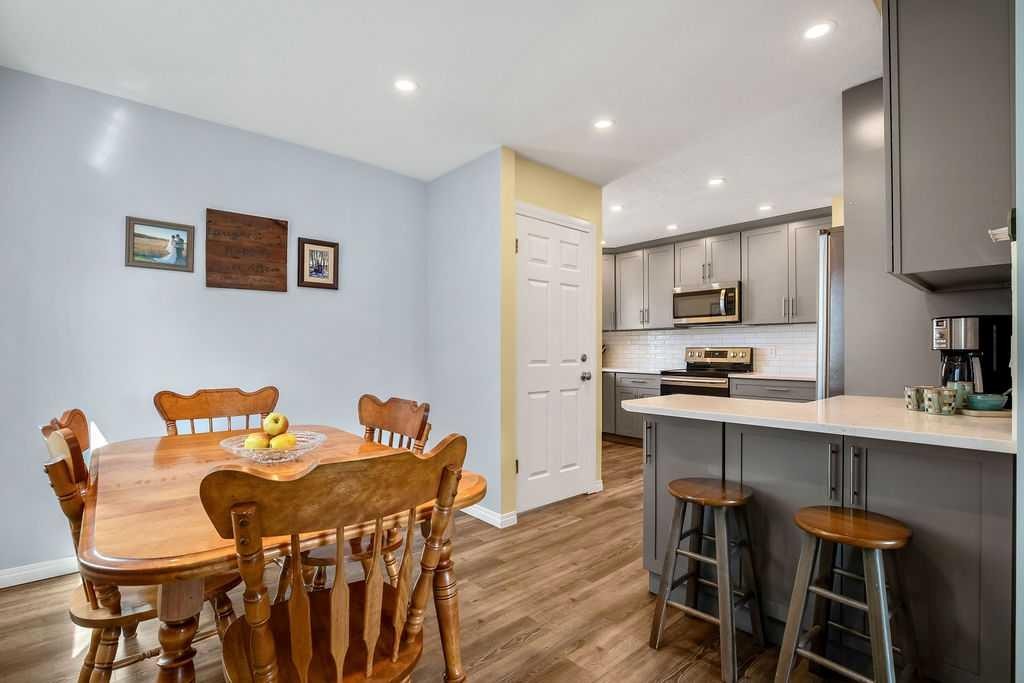 264 Midridge Crescent Se, Calgary, AB - Indoor Photo Showing Other Room