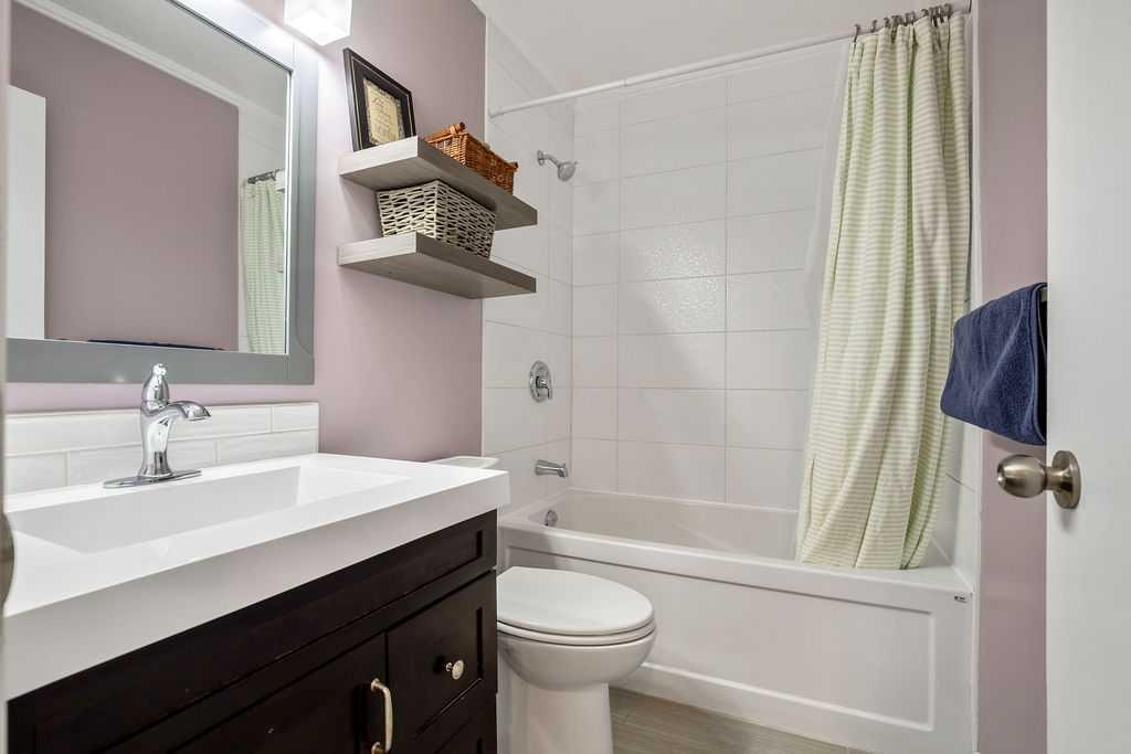 264 Midridge Crescent Se, Calgary, AB - Indoor Photo Showing Bathroom