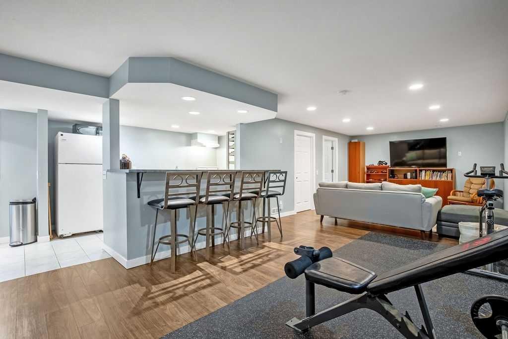264 Midridge Crescent Se, Calgary, AB - Indoor