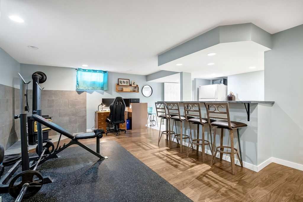 264 Midridge Crescent Se, Calgary, AB - Indoor Photo Showing Other Room