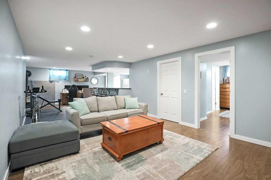 264 Midridge Crescent Se, Calgary, AB - Indoor Photo Showing Living Room