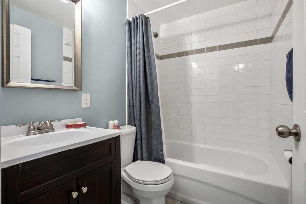 264 Midridge Crescent Se, Calgary, AB - Indoor Photo Showing Bathroom
