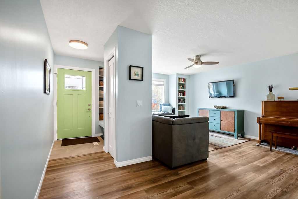 264 Midridge Crescent Se, Calgary, AB - Indoor