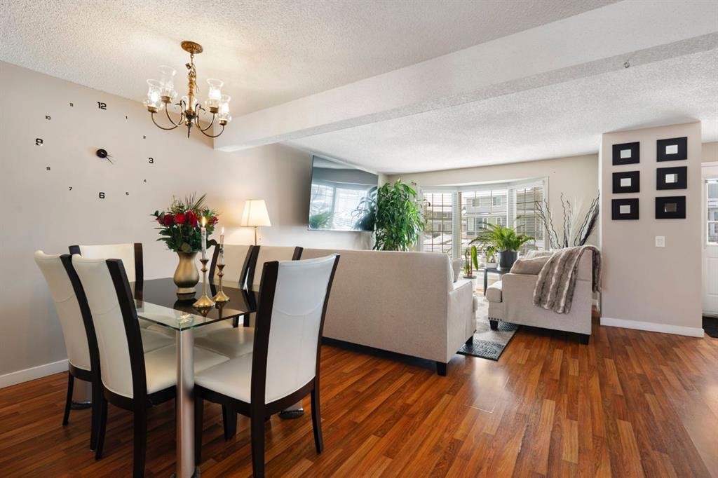 89 Bermuda Lane Nw, Calgary, AB - Indoor Photo Showing Dining Room