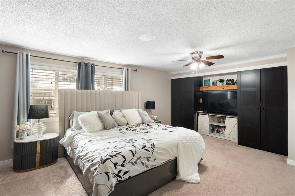 89 Bermuda Lane Nw, Calgary, AB - Indoor Photo Showing Bedroom