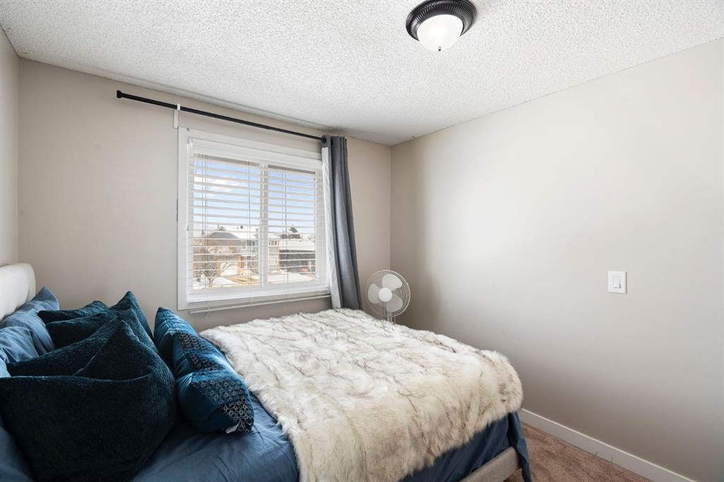 89 Bermuda Lane Nw, Calgary, AB - Indoor Photo Showing Bedroom