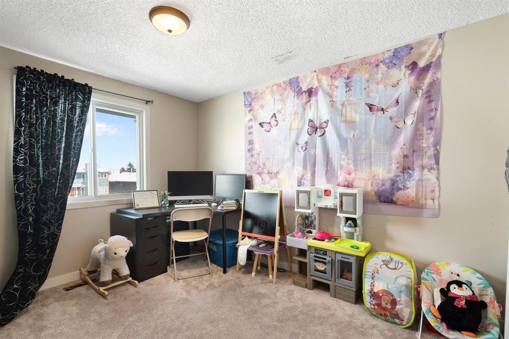 89 Bermuda Lane Nw, Calgary, AB - Indoor Photo Showing Office