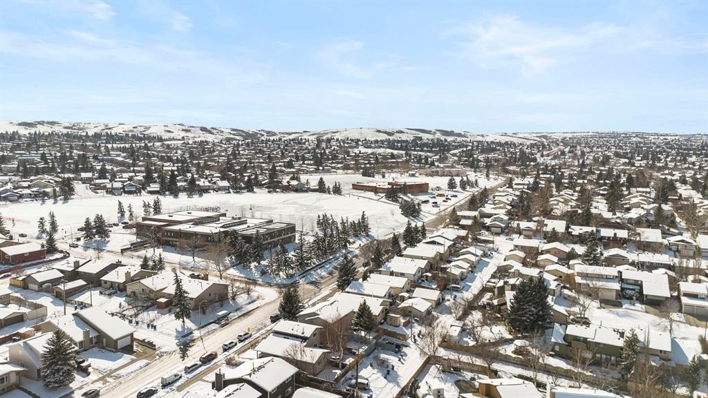 89 Bermuda Lane Nw, Calgary, AB - Outdoor With View