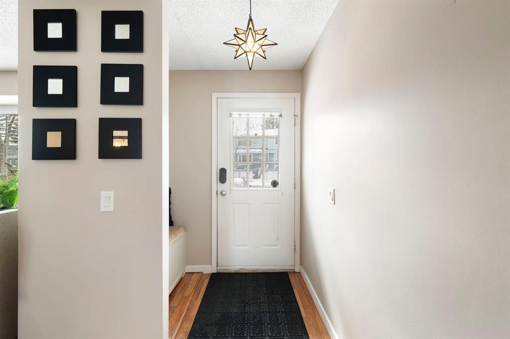 89 Bermuda Lane Nw, Calgary, AB - Indoor Photo Showing Other Room