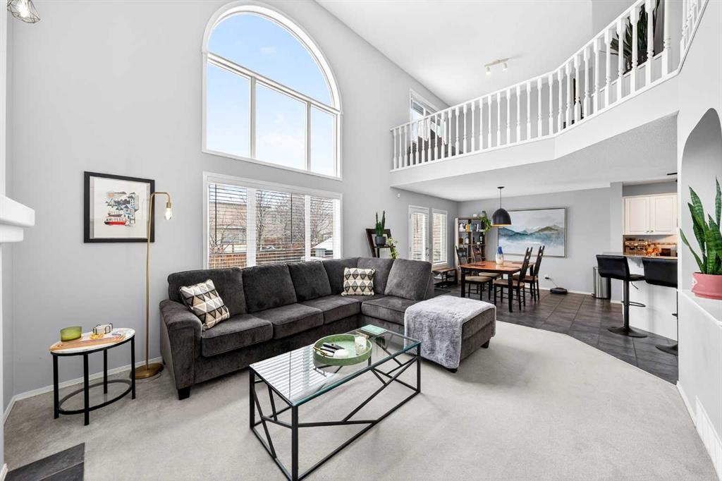 60 Citadel Ridge Close Nw, Calgary, AB - Indoor Photo Showing Living Room