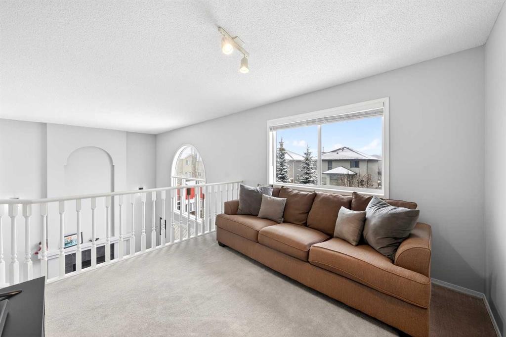 60 Citadel Ridge Close Nw, Calgary, AB - Indoor Photo Showing Living Room
