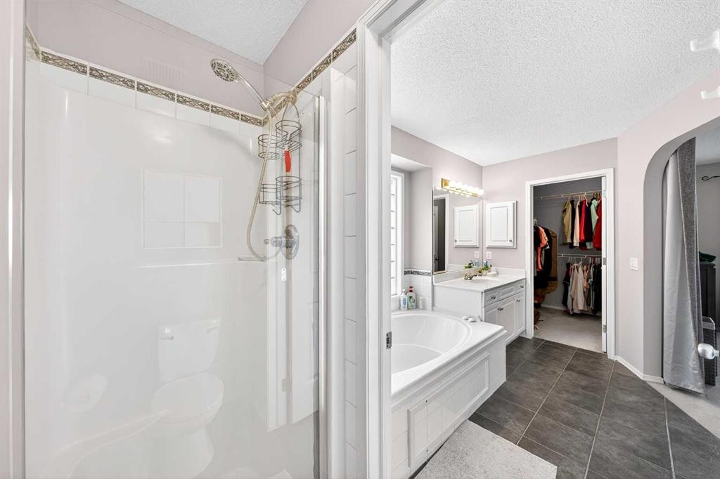 60 Citadel Ridge Close Nw, Calgary, AB - Indoor Photo Showing Bathroom
