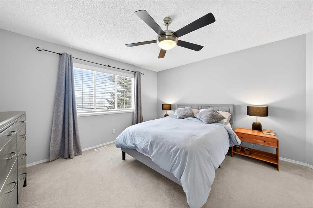 60 Citadel Ridge Close Nw, Calgary, AB - Indoor Photo Showing Bedroom