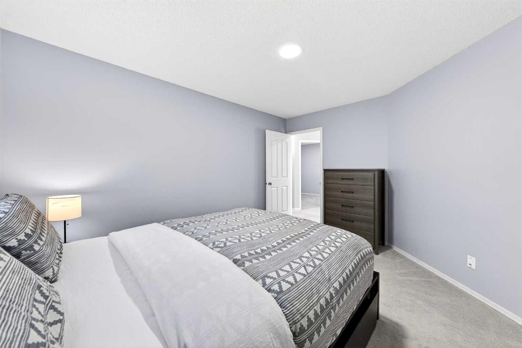 60 Citadel Ridge Close Nw, Calgary, AB - Indoor Photo Showing Bedroom