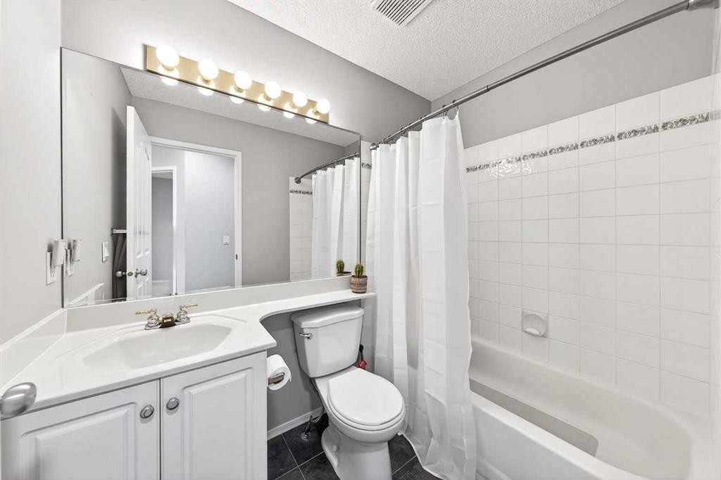 60 Citadel Ridge Close Nw, Calgary, AB - Indoor Photo Showing Bathroom