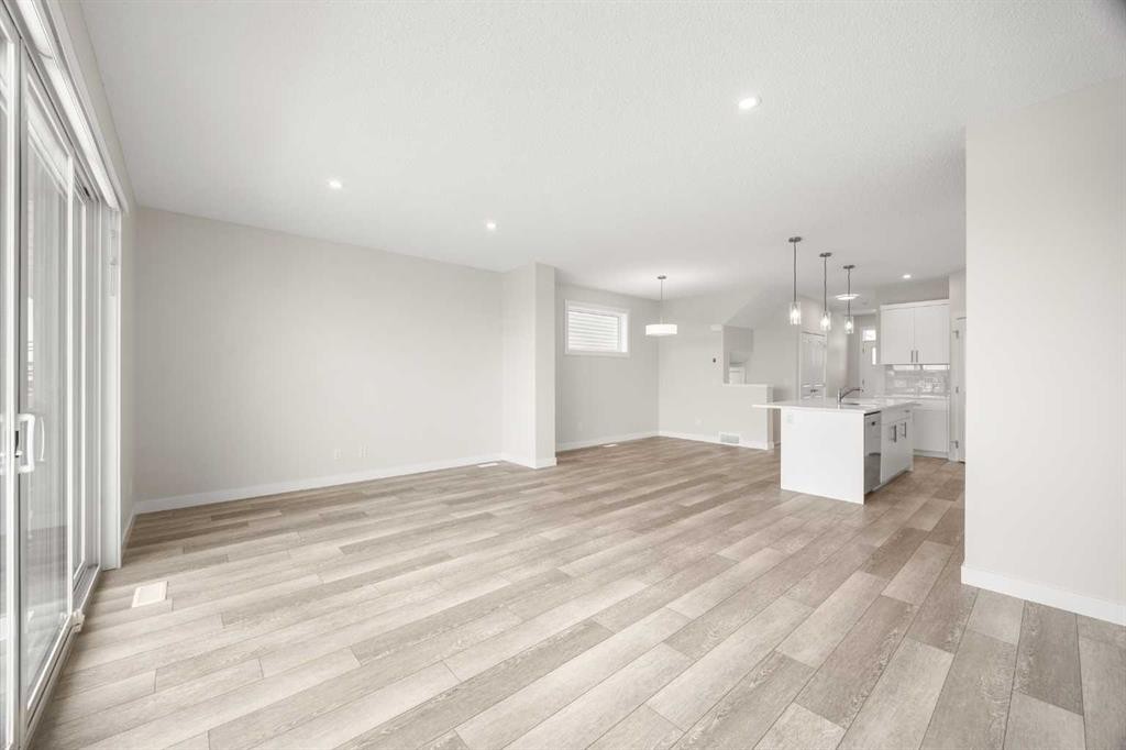 507 Lucas Boulevard Nw, Calgary, AB - Indoor