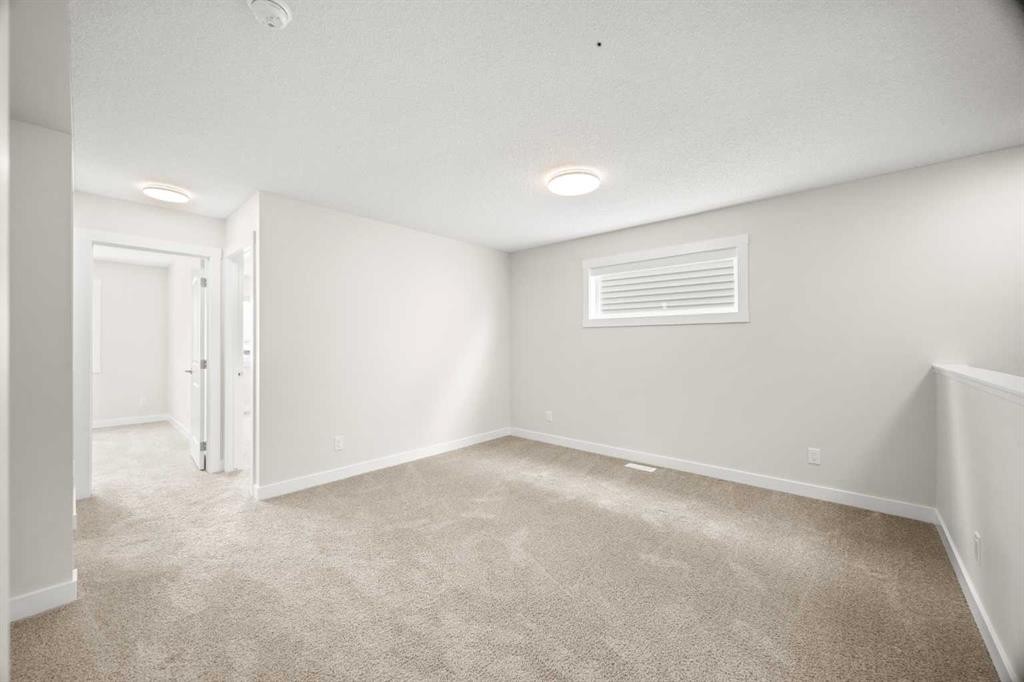 507 Lucas Boulevard Nw, Calgary, AB - Indoor Photo Showing Other Room
