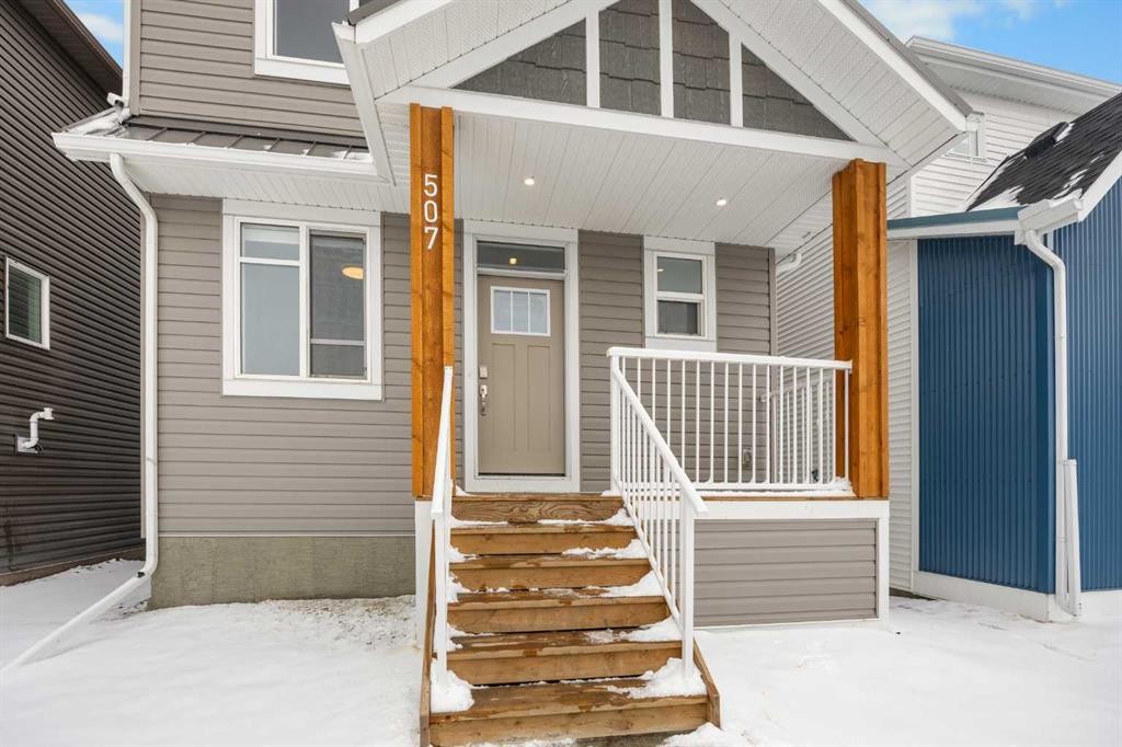 507 Lucas Boulevard Nw, Calgary, AB - Outdoor With Exterior