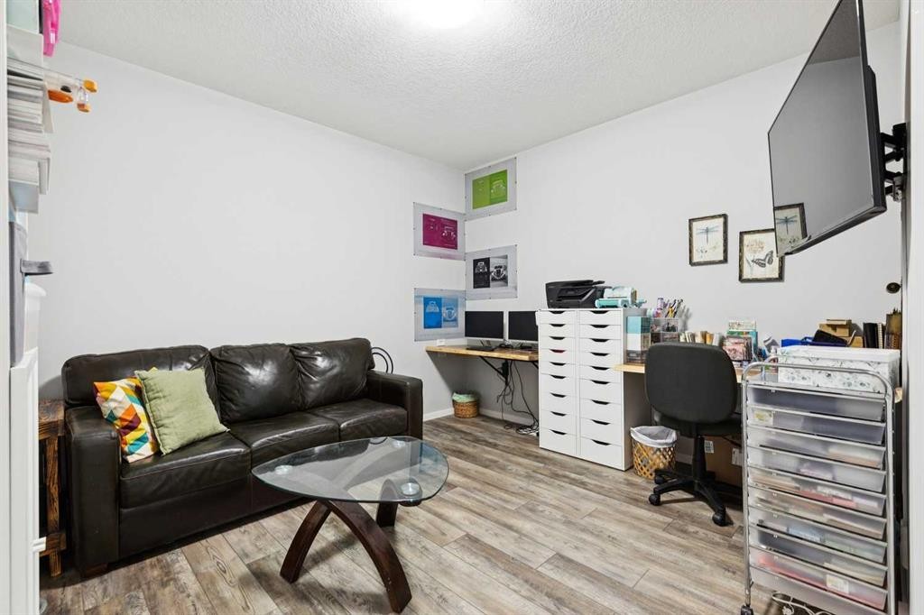 57 Crestridge Bay Sw, Calgary, AB - Indoor