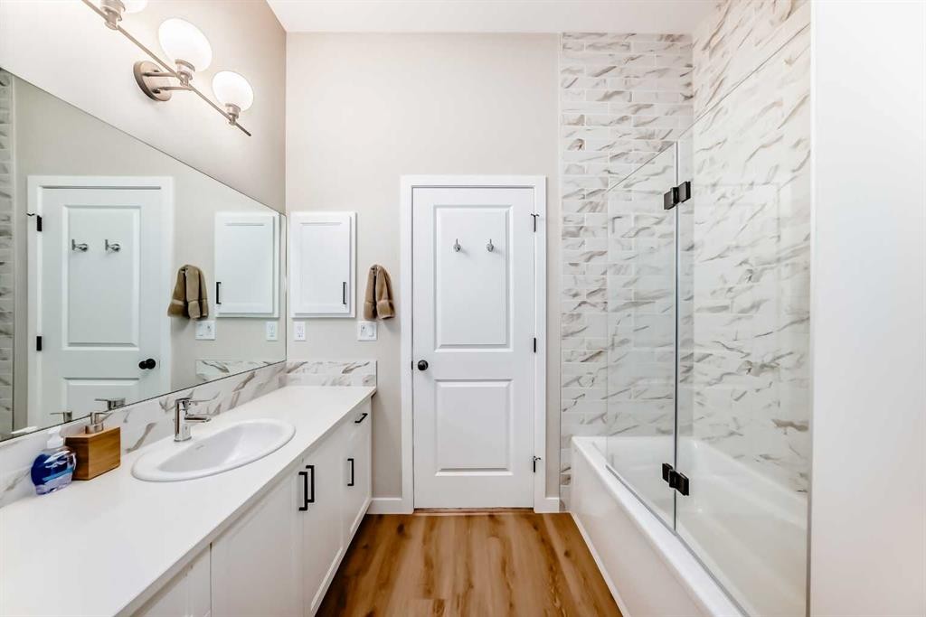 146 Highview Gate Se, Airdrie, AB - Indoor Photo Showing Bathroom