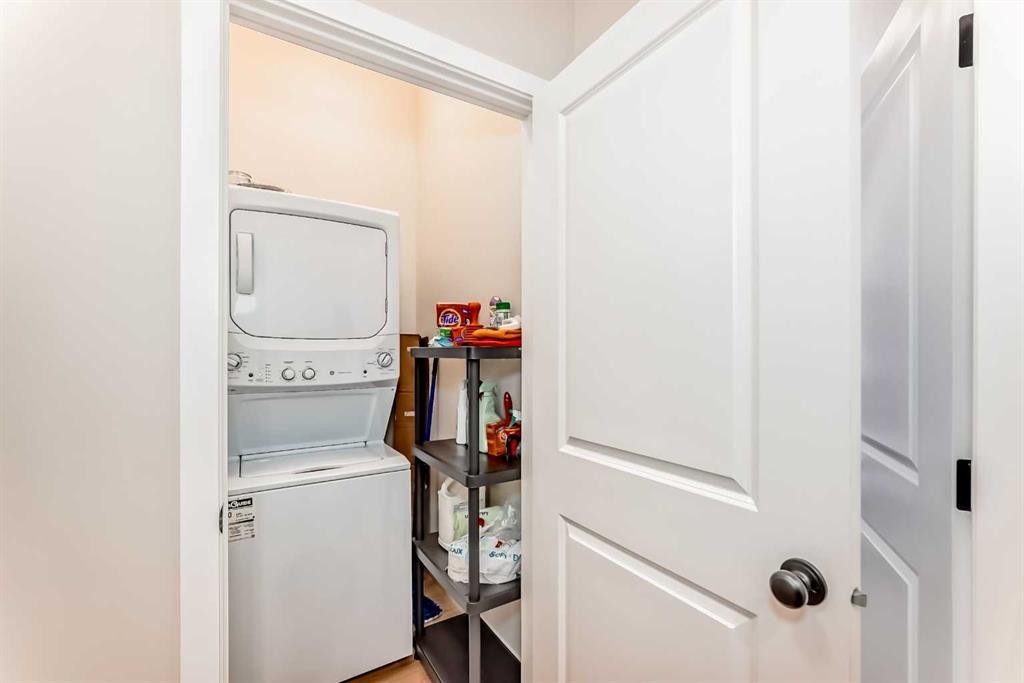 146 Highview Gate Se, Airdrie, AB - Indoor Photo Showing Laundry Room