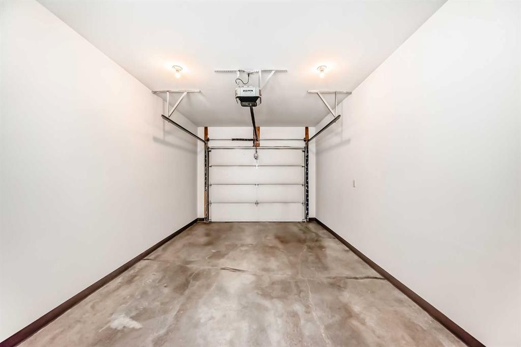 146 Highview Gate Se, Airdrie, AB - Indoor Photo Showing Garage