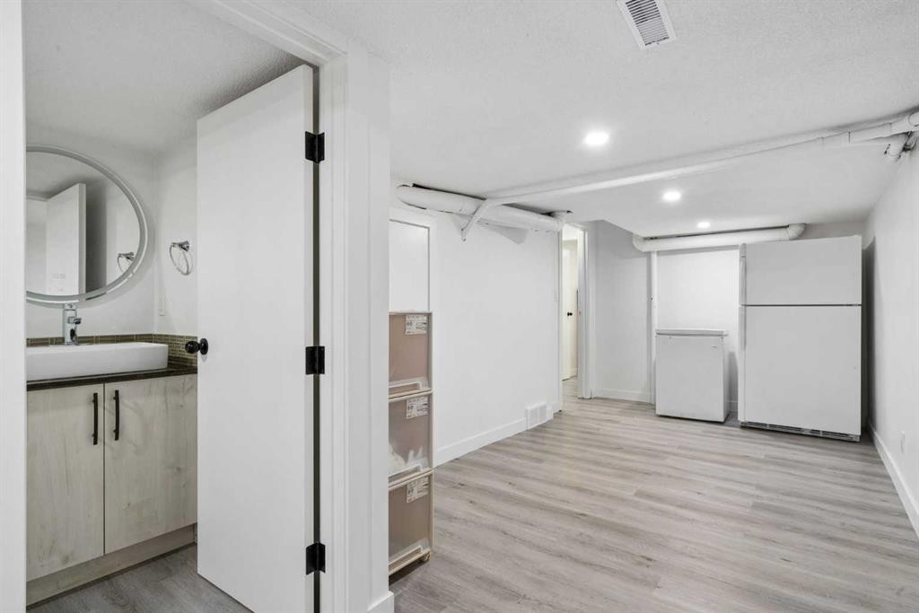 220 Macewan Glen Place Nw, Calgary, AB - Indoor