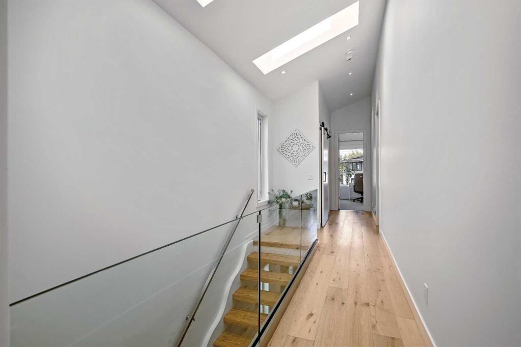 2136 53 Avenue Sw, Calgary, AB - Indoor Photo Showing Other Room