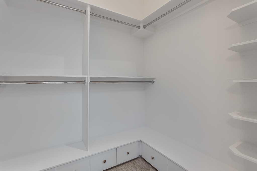 2136 53 Avenue Sw, Calgary, AB - Indoor With Storage
