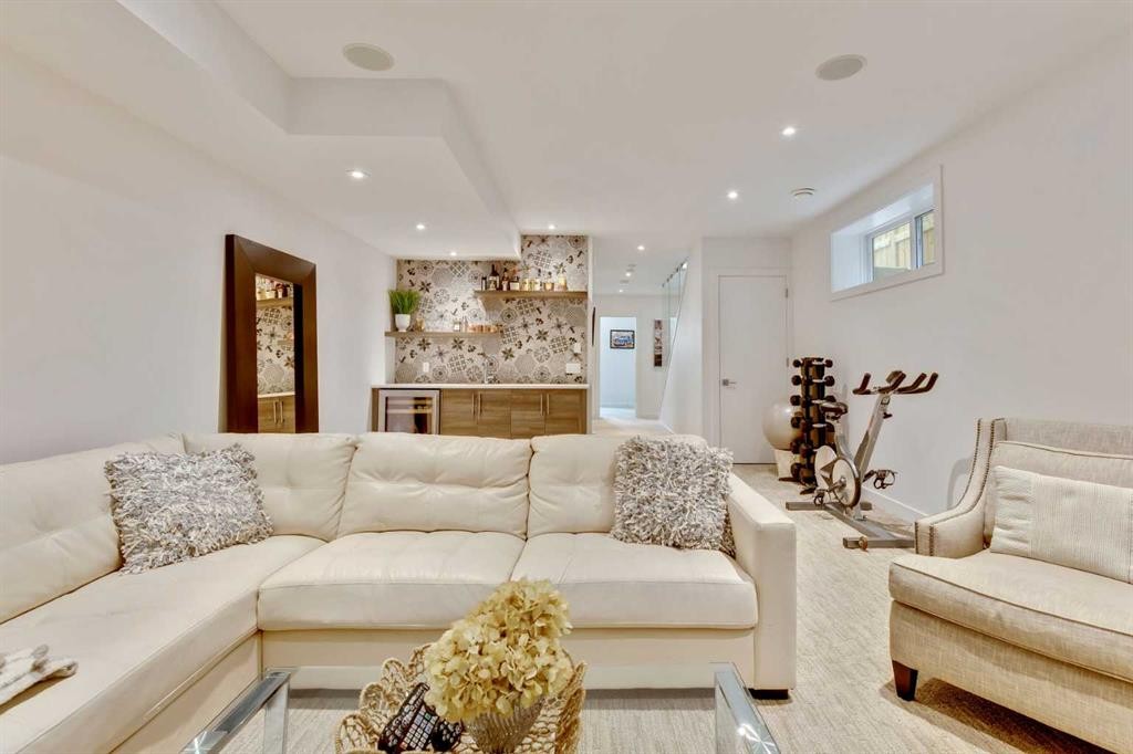 2136 53 Avenue Sw, Calgary, AB - Indoor Photo Showing Living Room
