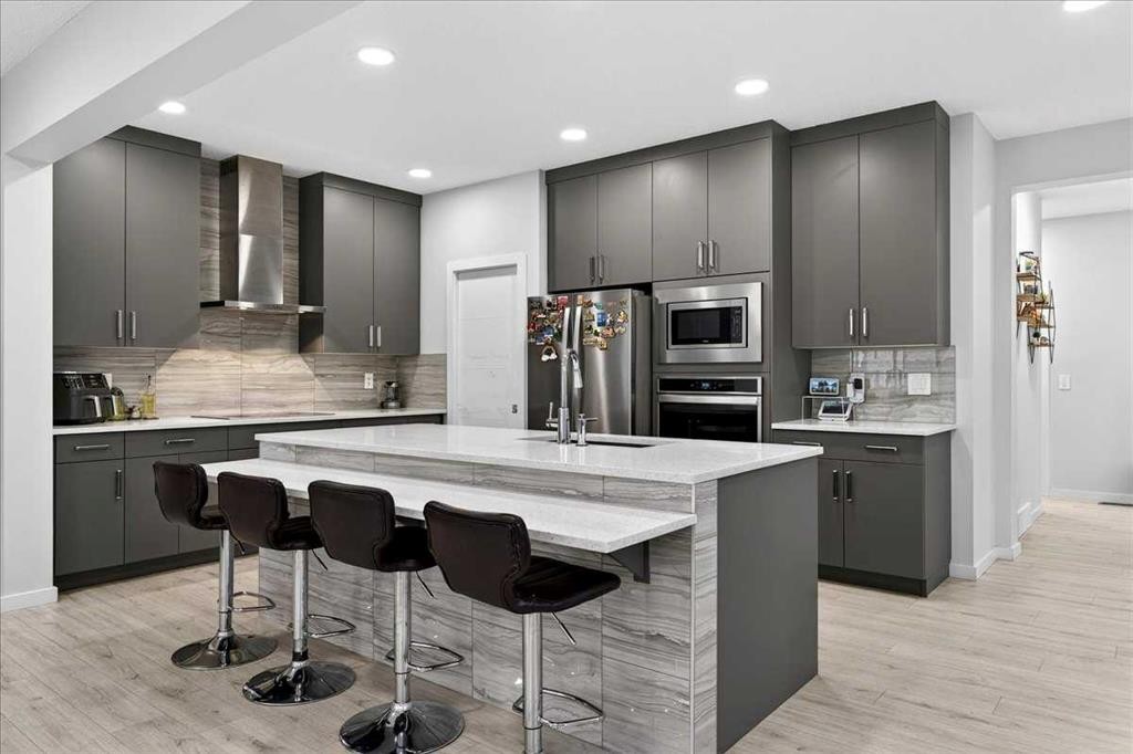 318 Walcrest Way Se, Calgary, AB - Indoor Photo Showing Kitchen With Upgraded Kitchen