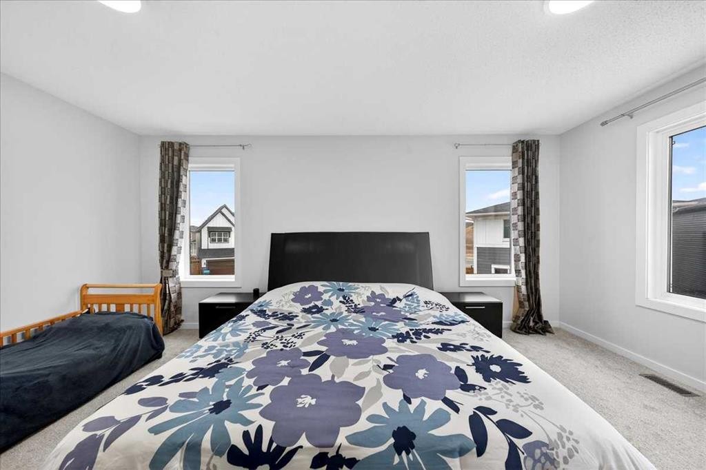 318 Walcrest Way Se, Calgary, AB - Indoor Photo Showing Bedroom