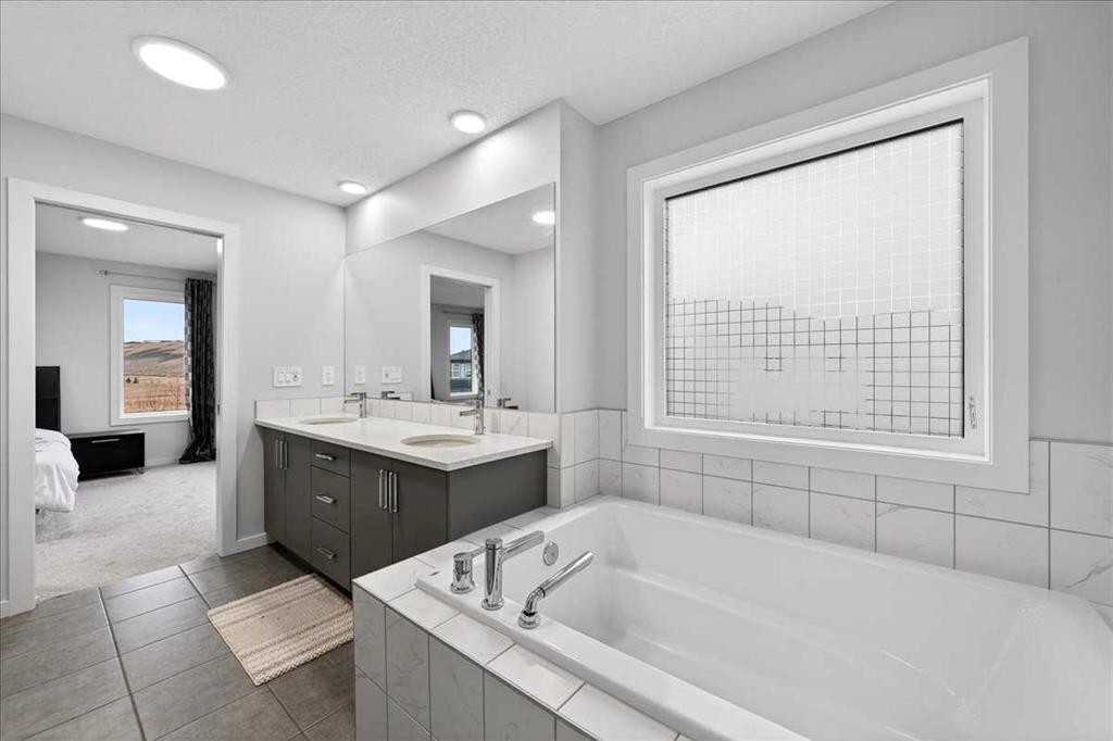 318 Walcrest Way Se, Calgary, AB - Indoor Photo Showing Bathroom