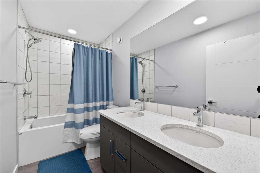 318 Walcrest Way Se, Calgary, AB - Indoor Photo Showing Bathroom