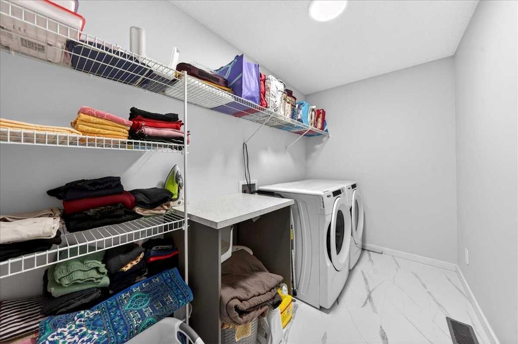 318 Walcrest Way Se, Calgary, AB - Indoor Photo Showing Laundry Room