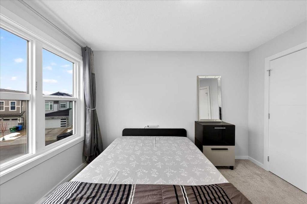 318 Walcrest Way Se, Calgary, AB - Indoor Photo Showing Bedroom