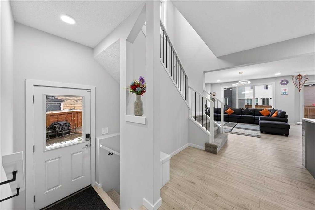 318 Walcrest Way Se, Calgary, AB - Indoor Photo Showing Other Room