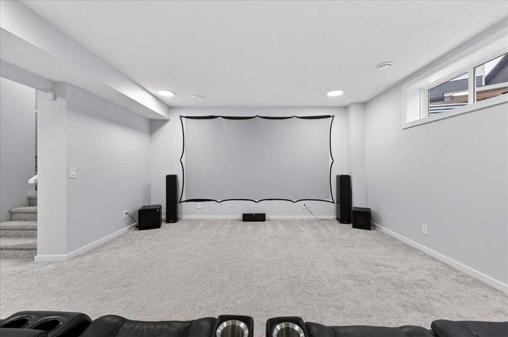 318 Walcrest Way Se, Calgary, AB - Indoor Photo Showing Other Room