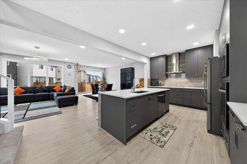 318 Walcrest Way Se, Calgary, AB - Indoor Photo Showing Kitchen With Upgraded Kitchen